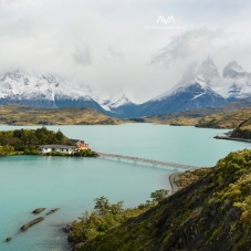 Lago Pehoé a Torres v mracích